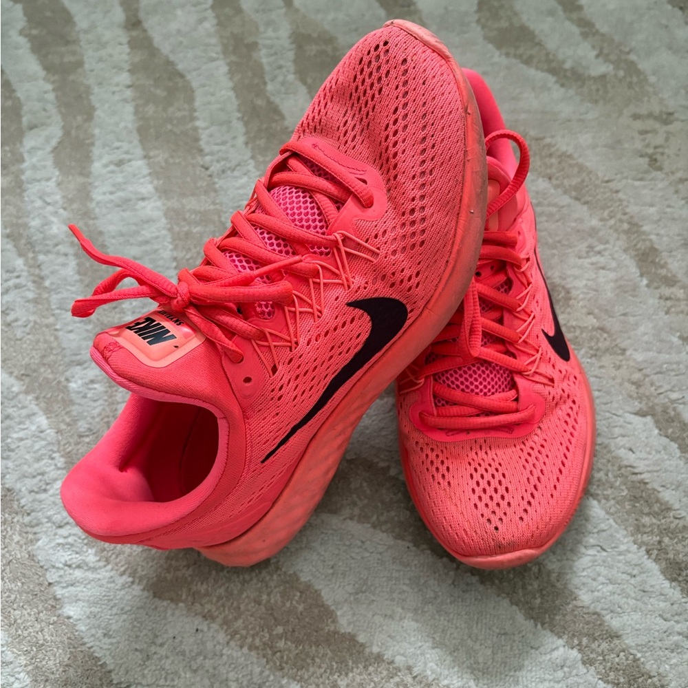 Nike Women's Coral Athletic Shoes